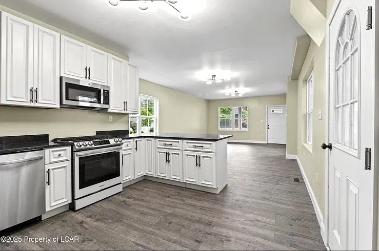 3 bed, $2,200 — Photo 1