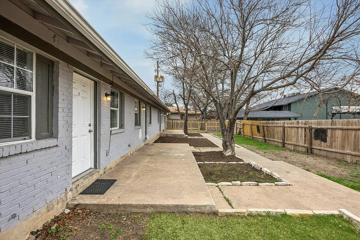 Building Photo - 8212 Sam Rayburn Dr #3
