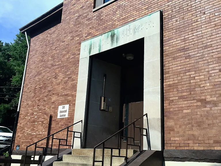 230 Oakwood Ave — Photo 3
