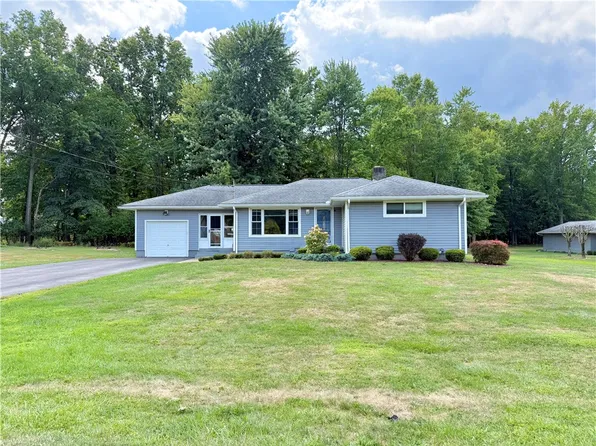 11 Manor Ave, New Castle, PA 16105