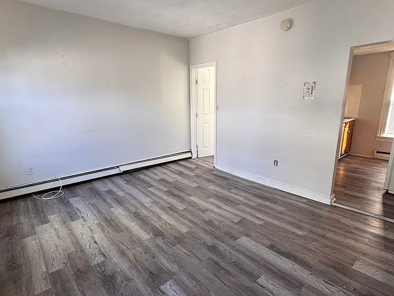 287 Bridge St — Photo 2