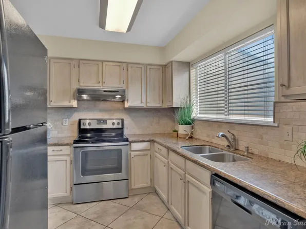 10204 Los Altos Dr, Shreveport, LA 71115