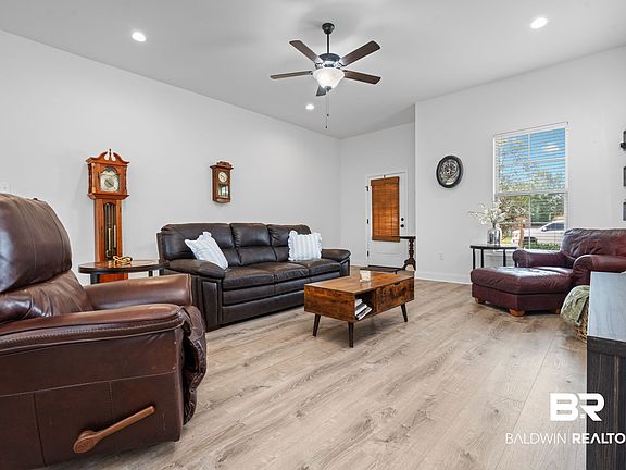 5th image of 583 Crackwillow Ave