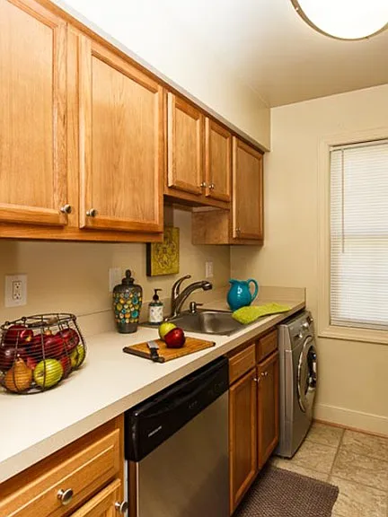 Fairfax Drive Apartments — Photo 1