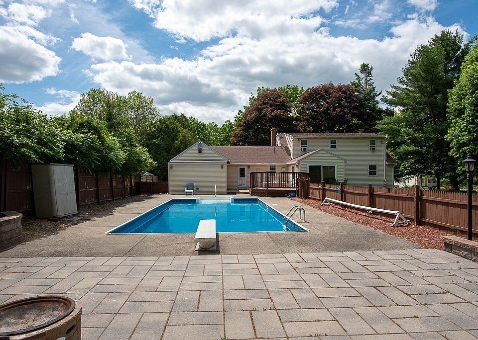 215 South St, Auburn, MA 01501 Zillow