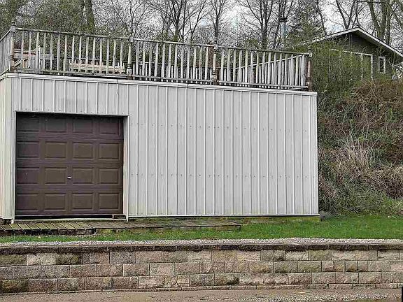 5th image of 23076 Holiday Park Ln