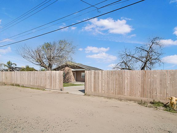 3rd image of 1682 E Foster Drive