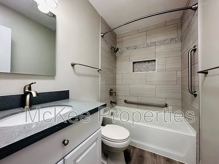 920 F Ave #F — Photo 11