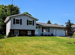 3022 Fair Oaks Dr, Barberton, OH 44203