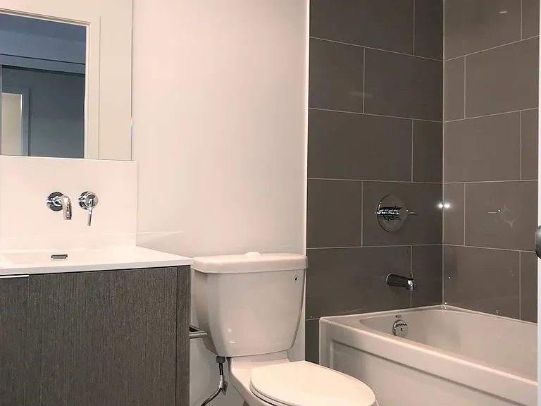 100 Harbour St #4011 — Photo 3