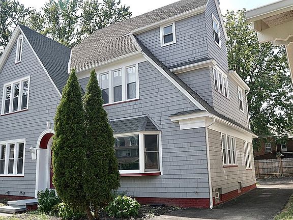 3rd image of 266 E 150th St