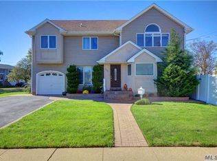 2498 Riverside Dr, Wantagh, NY 11793