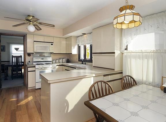 2nd image of 411 E Carpenter Dr