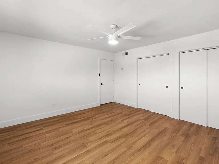 CrestHaus Apartments — Photo 14
