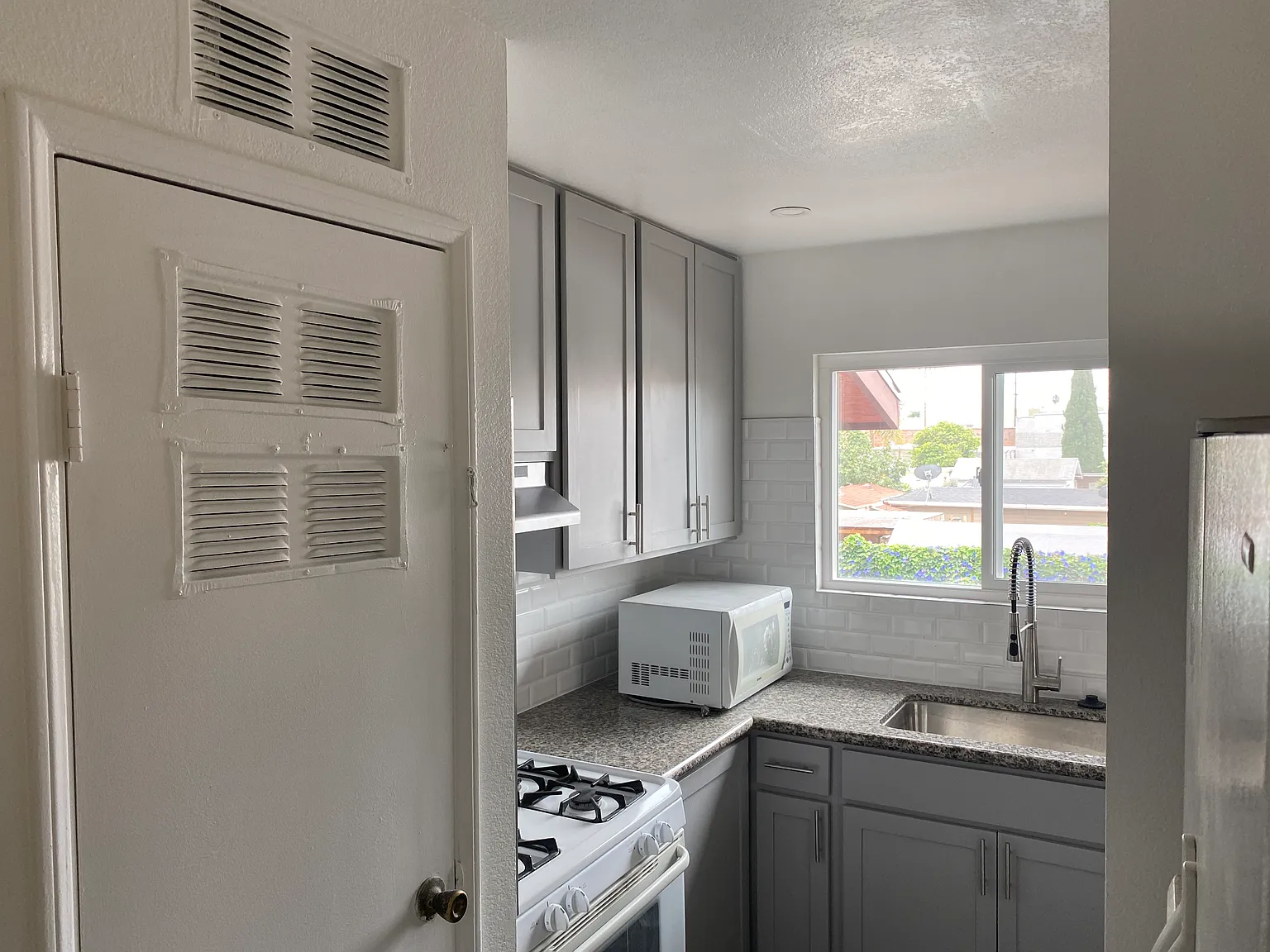 3 bed, 1.5 bath, 1300 sqft, $3,000 — Photo 4