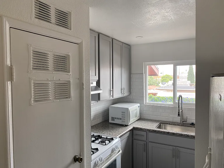 3-1766 S Magnolia Ave #3 — Photo 4