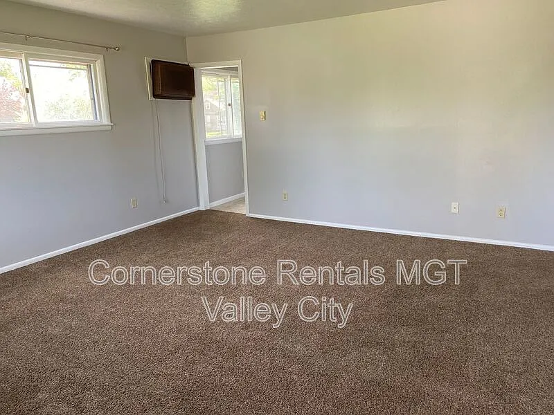 2 bed, 1.0 bath, $745 — Photo 4