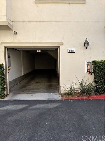 2nd image of 959 Acacia Ln