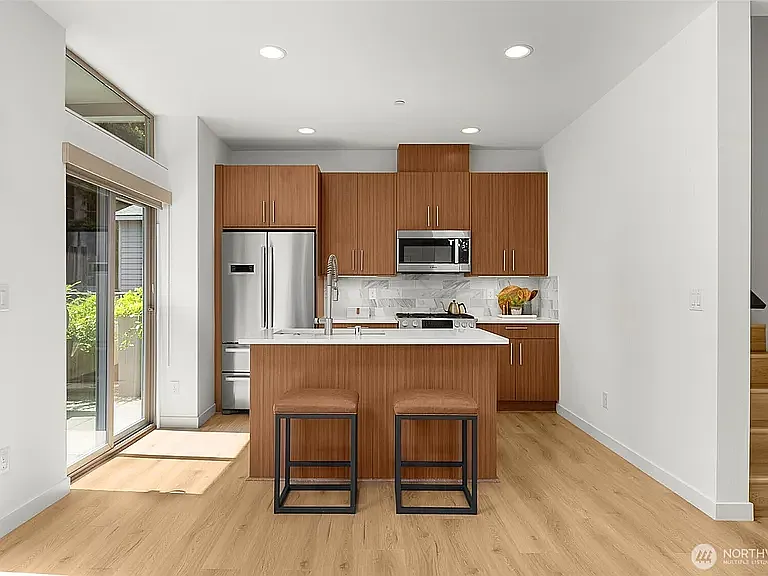 1706B Alki Ave SW — Photo 3