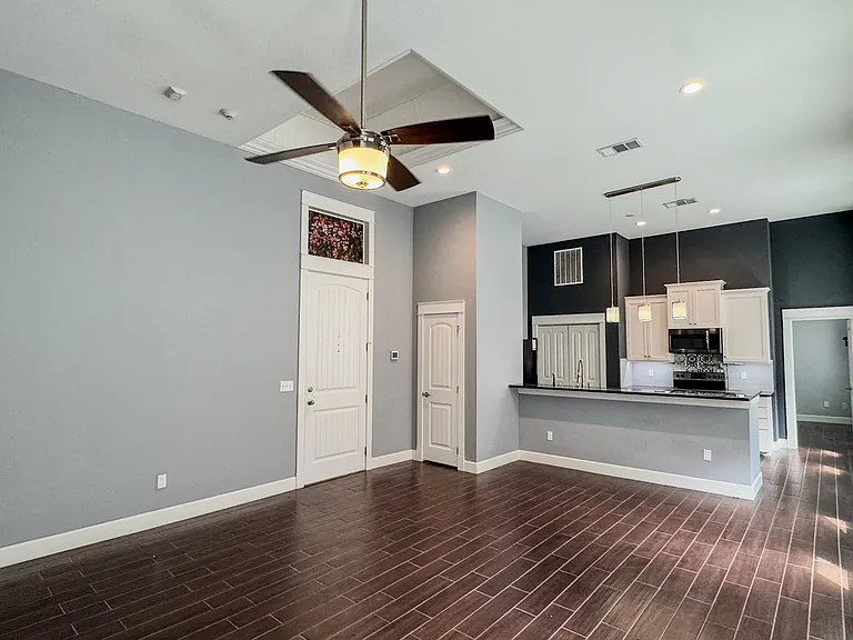 2901 Lee St #1 — Photo 11