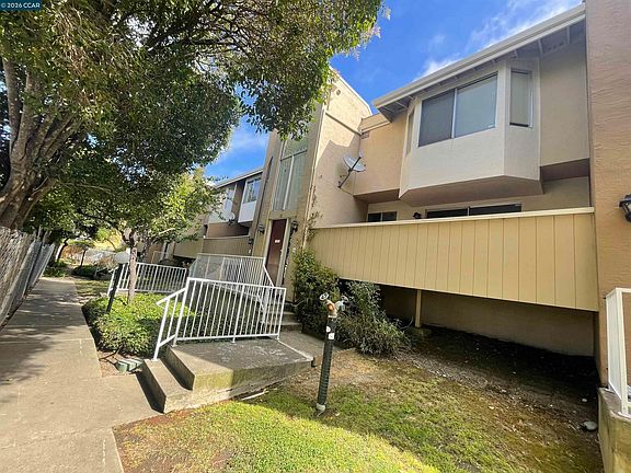 2nd image of 2121 Vale Rd APT 15