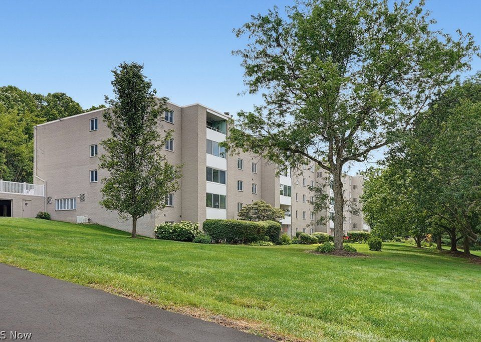 1st image of 520 Meredith Ln APT 406