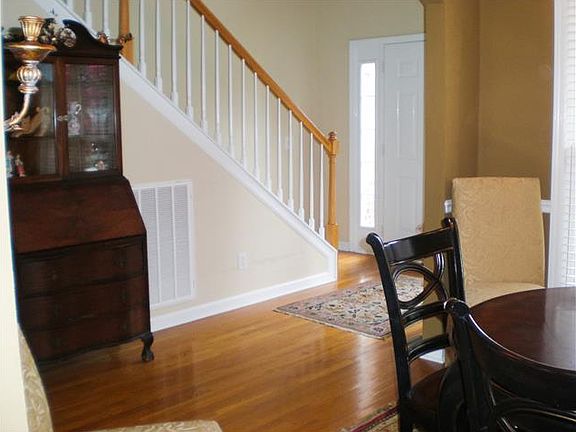 4th image of 2400 Adelaide Dr