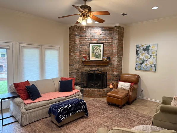 4124 Knightsbridge Ln, Bryan, TX 77802