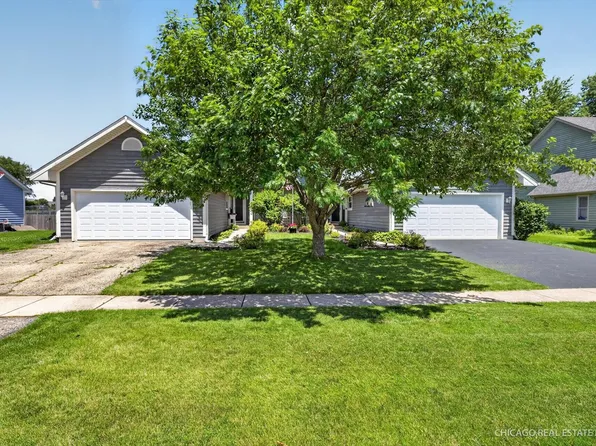 330 W Amie Ave, Hinckley, IL 60520