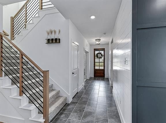 5th image of 1009 E Market Sq