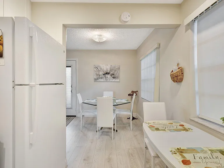 825 E Normandy Trl #R — Photo 10