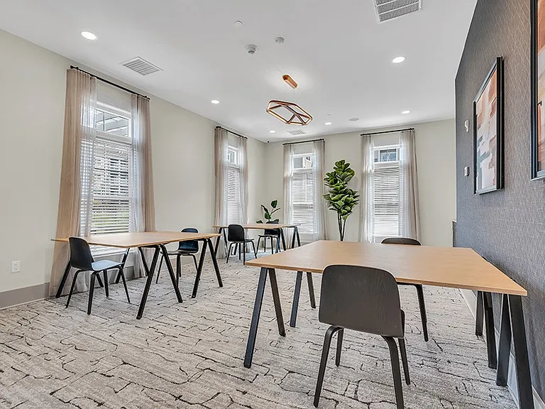 Summit Court Apartments — Photo 24
