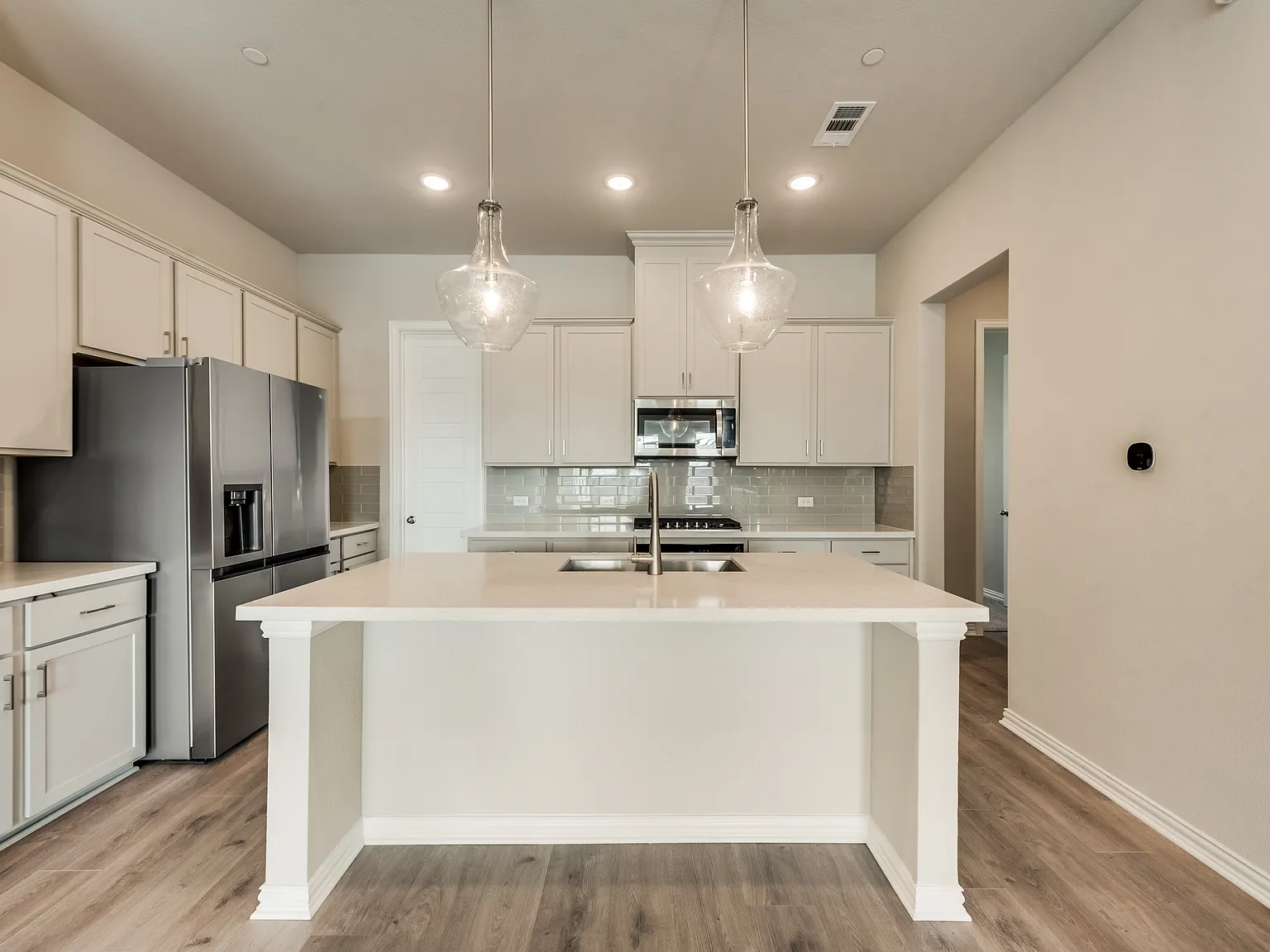 4 bed, 2511 sqft, $3,250 — Photo 3