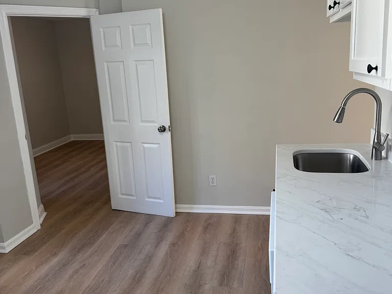 224 Hanover St #11 — Photo 21