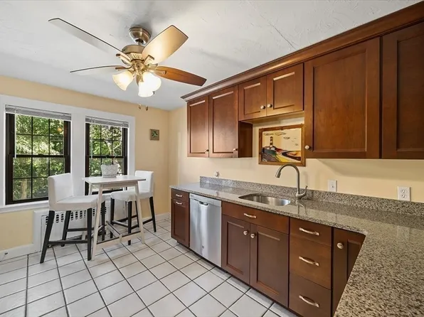 9 Common St APT 2, Quincy, MA 02169