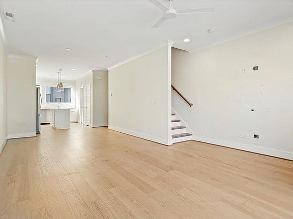 4th image of 712 E Edenton St #102