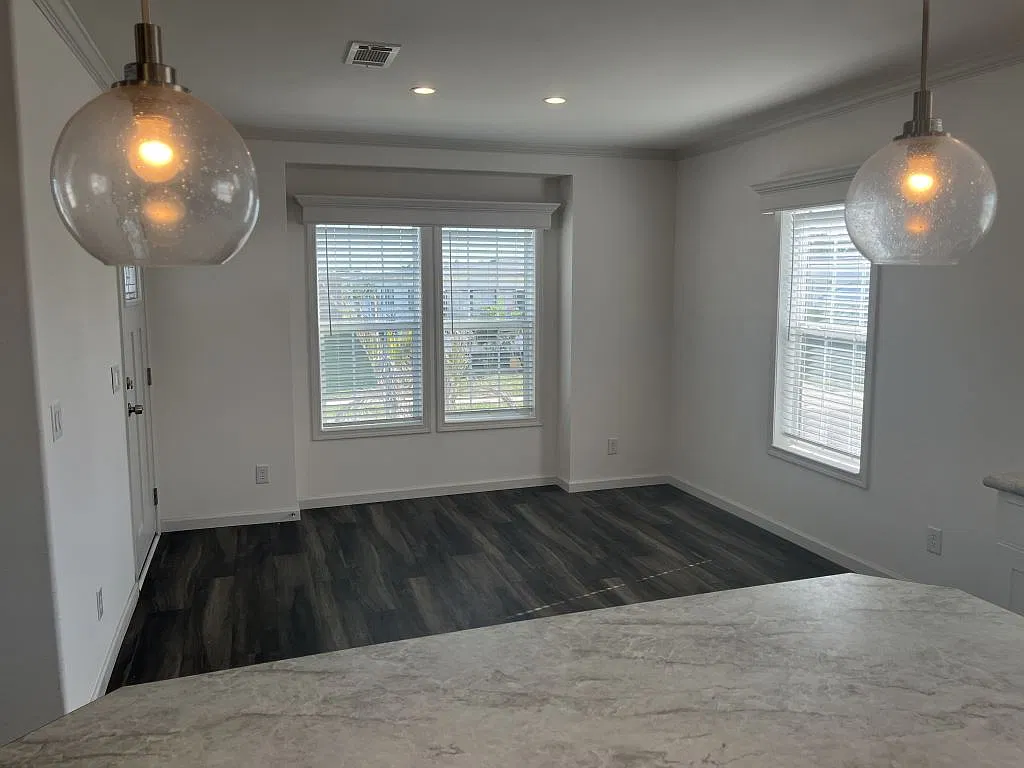 3 bed, 2.0 bath, 1372 sqft, $1,699 — Photo 3
