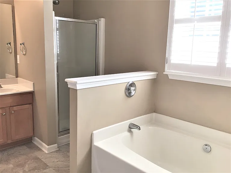 324 Highgate Cir — Photo 12