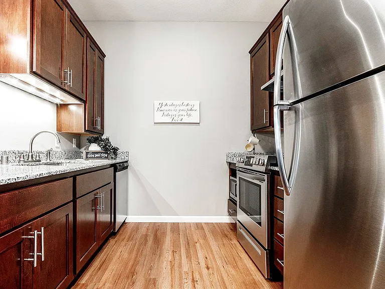 Gateway Green Apartments — Photo 8
