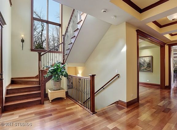 2nd image of 900 N Brainard Ave