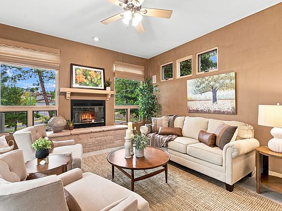 5th image of 5075 Carriage House Dr