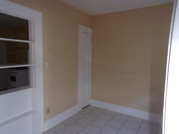5th image of 209 11th Ave N APT 8