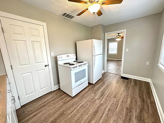 5th image of 1001 Highridge Ave