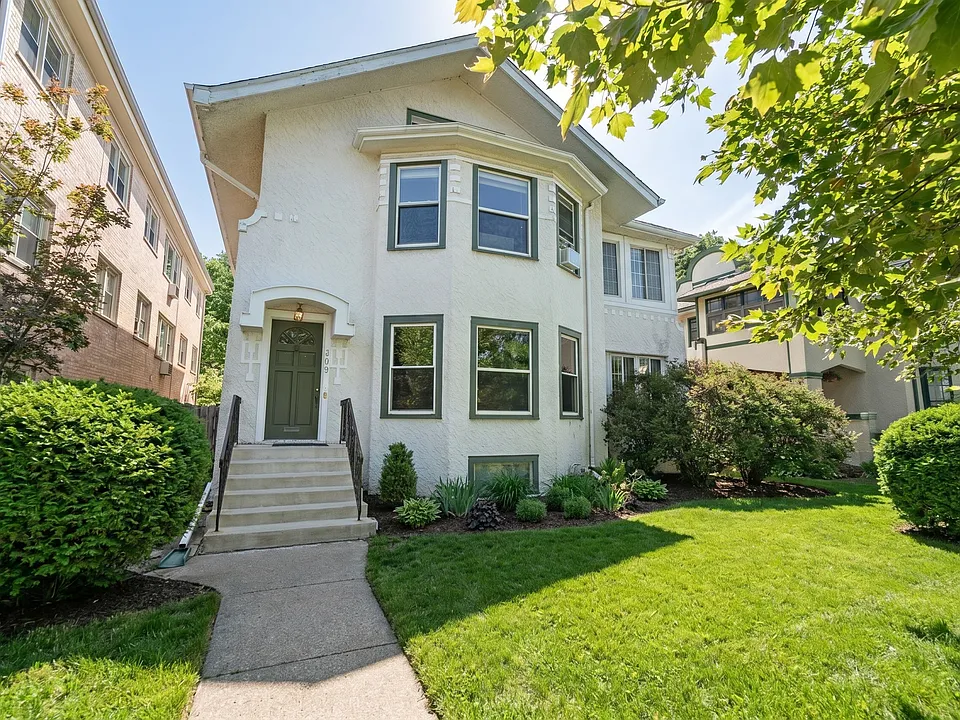 309 Chicago Ave #1