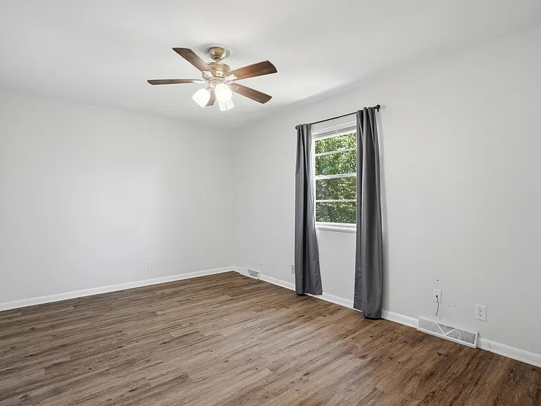 405 Brewer Dr #B — Photo 16