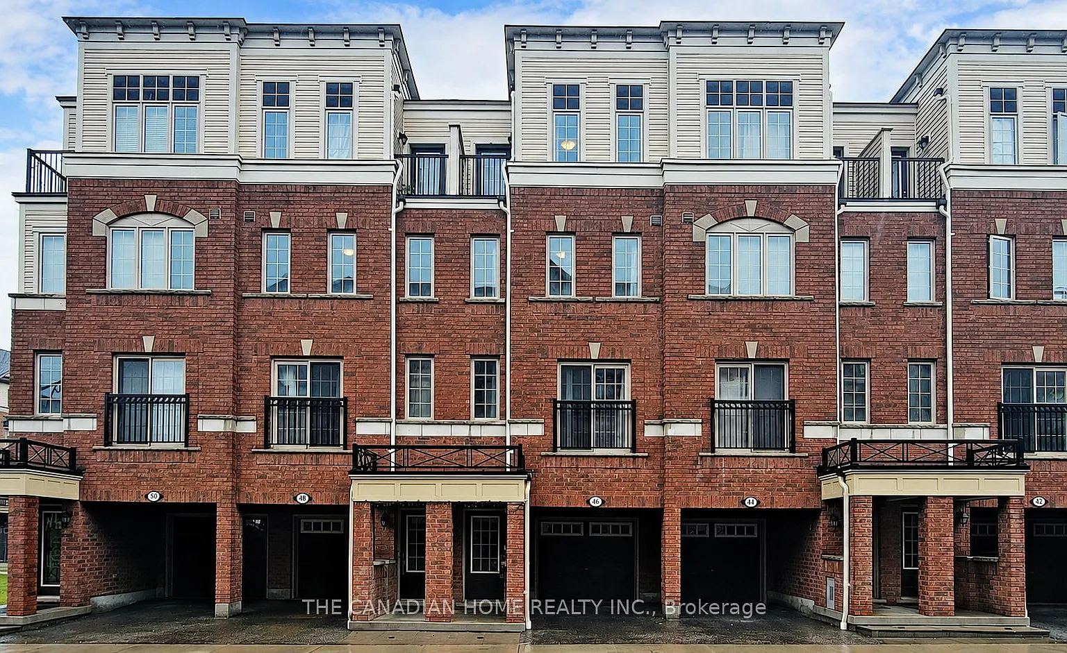 4 bed, $2,850 — Photo 1