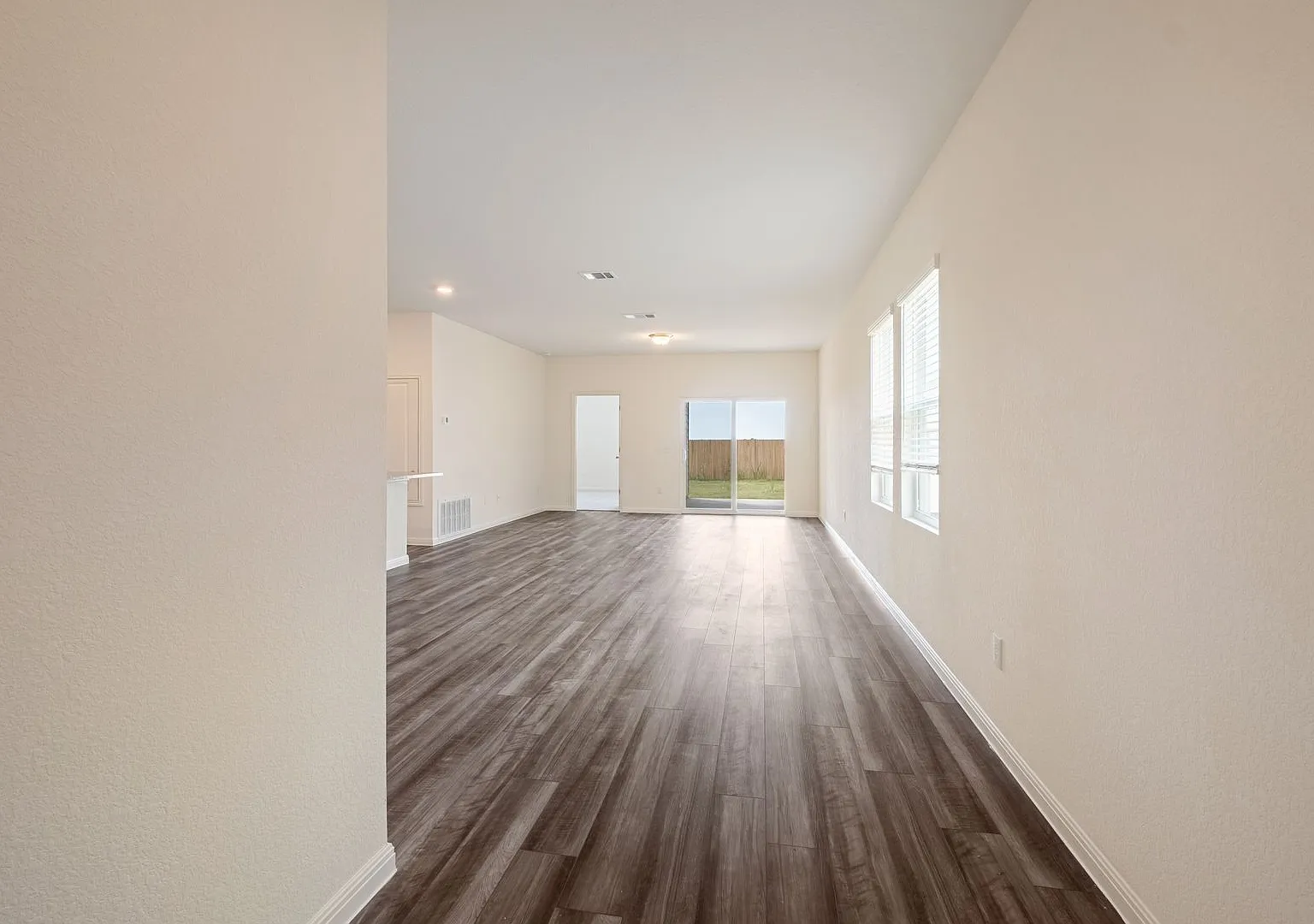 Lovely, 2021 Built, 3 Bedroom, 2 Bath Home in Kyle — Photo 4