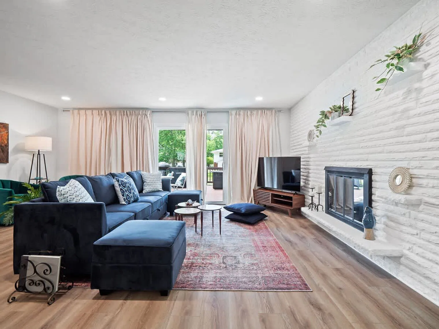 3 bed, 2.0 bath, 1991 sqft, $5,244 — Photo 1