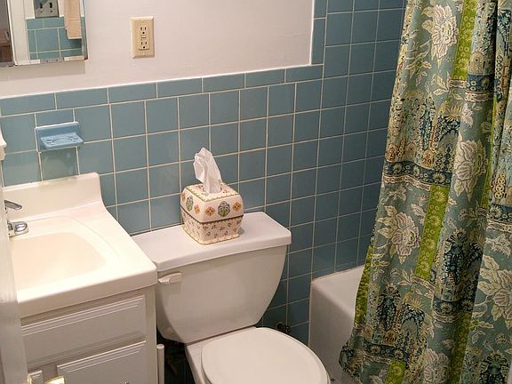 5th image of 240 E 19th St APT 4A