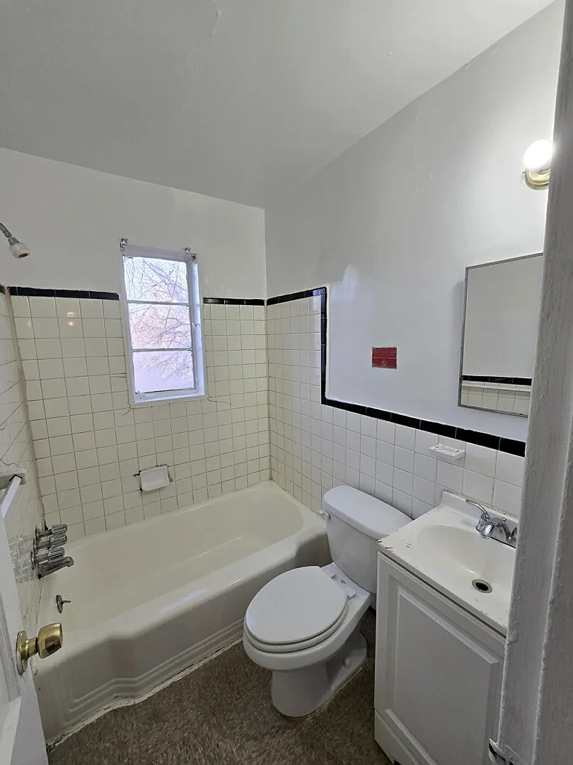 405 Division Ave Ne — Photo 3